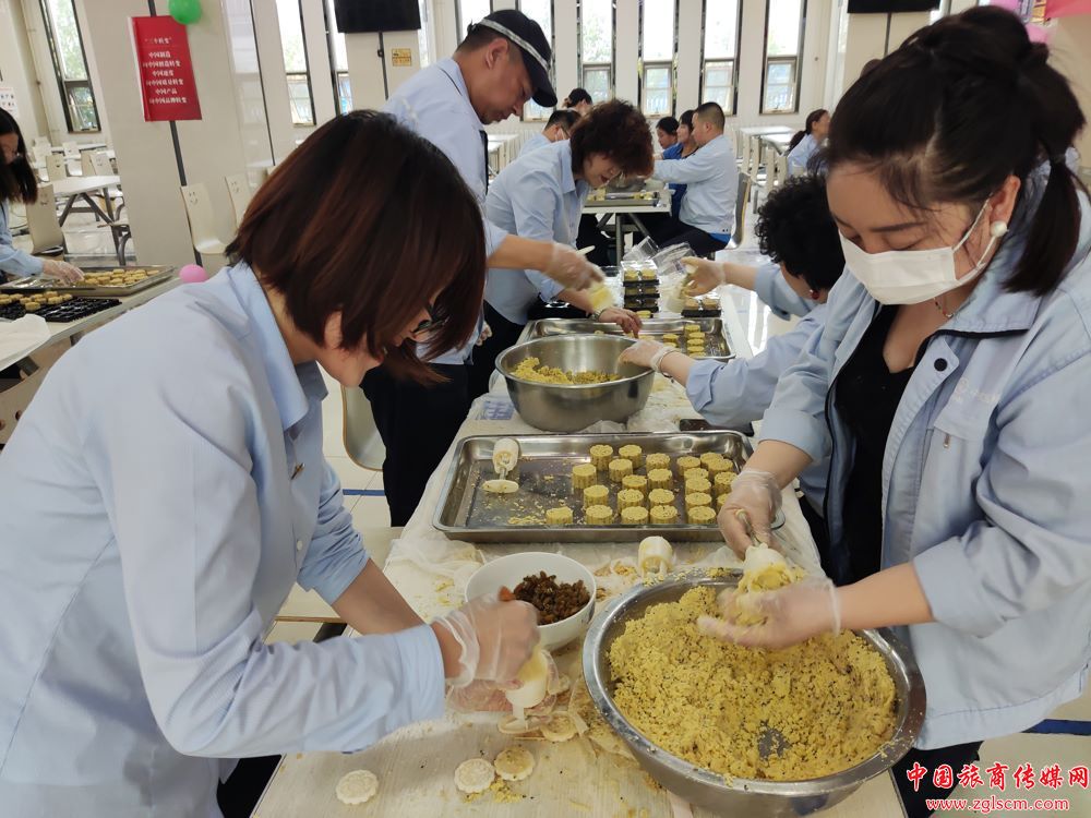 d8c4f3b1fa6d6dfb1f4a2bd3c7853aec.jpg 辙叉端午节宣传照片(1).jpg